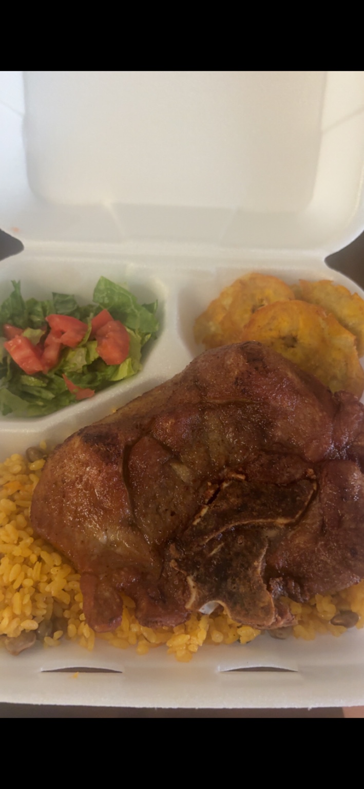 Plato de comida puertorriqueña